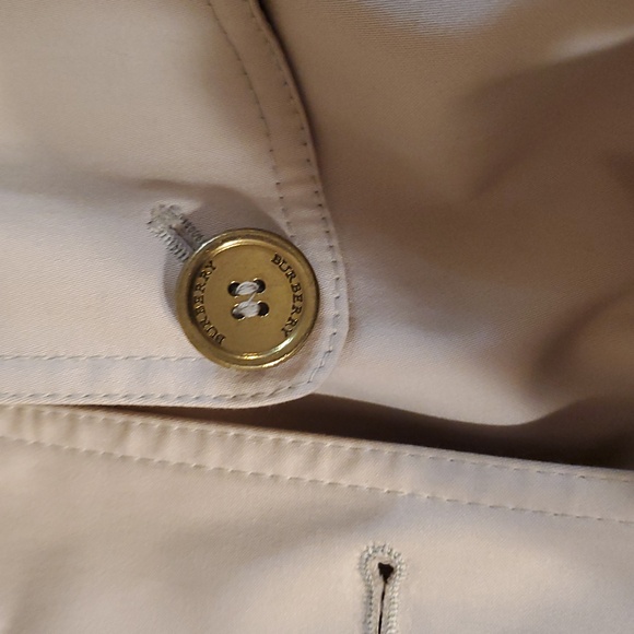 Burberry London Trench Coat-RARE FIND - Picture 13 of 16